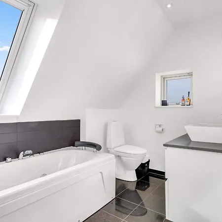 بيت للعطل Stylish Oasis In *